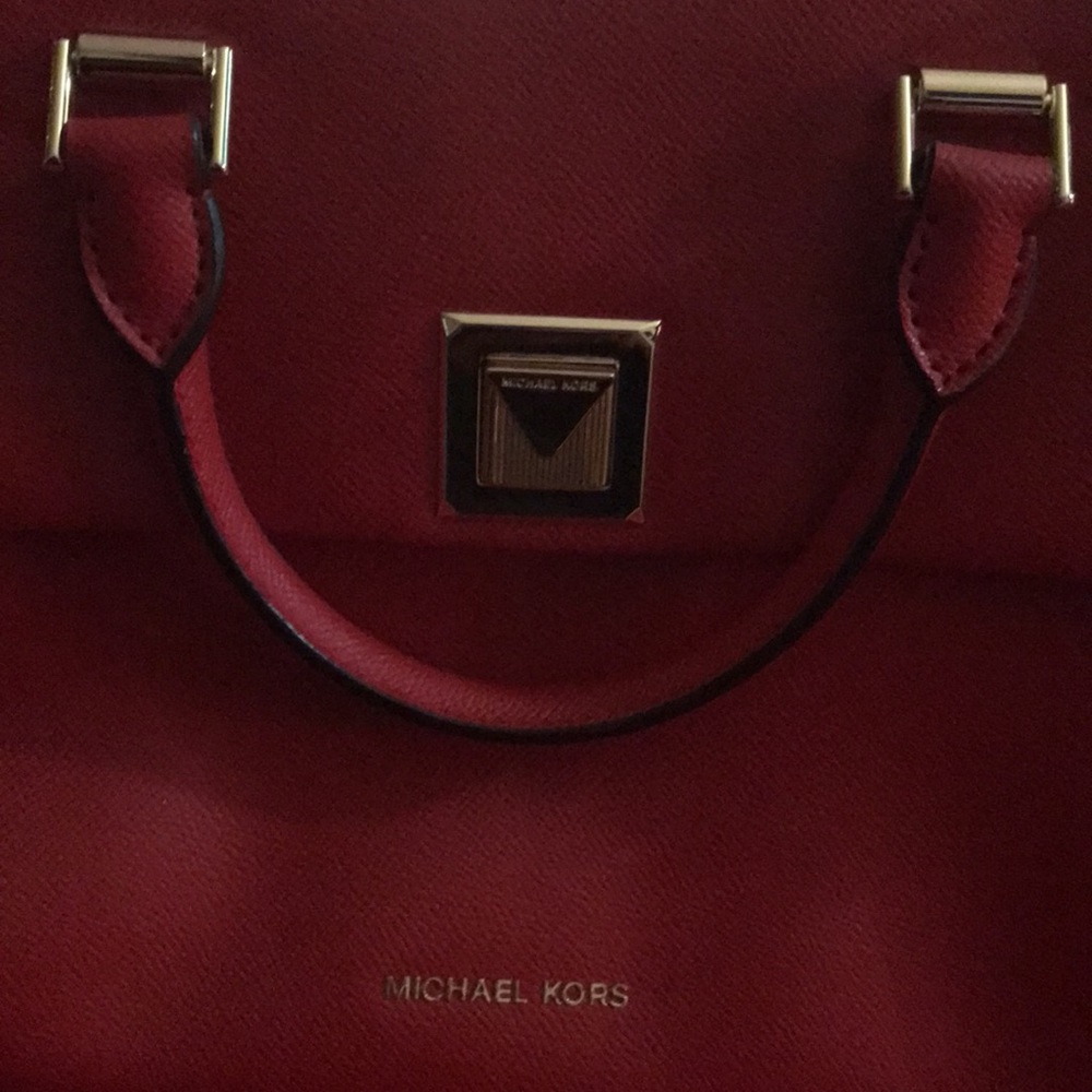 SOLD‼️AUTHENTIC MICHAEL KORS HANDBAG (USED ONCE) GORGEOUS RED COLOR SEEALL LPICS - Picture 6 of 13